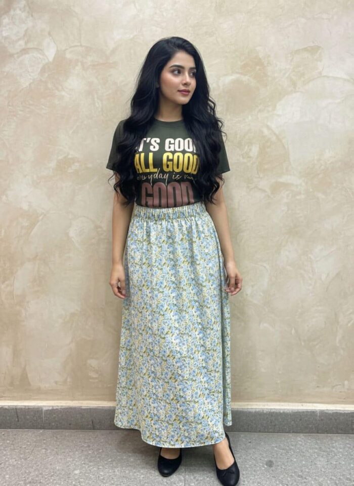 Max c Skirt in Floral Print with T-Shirt Olive Green - Image 2