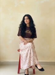 Max c Skirt in Floral Print with T-Shirt Coconut Brown - Image 2